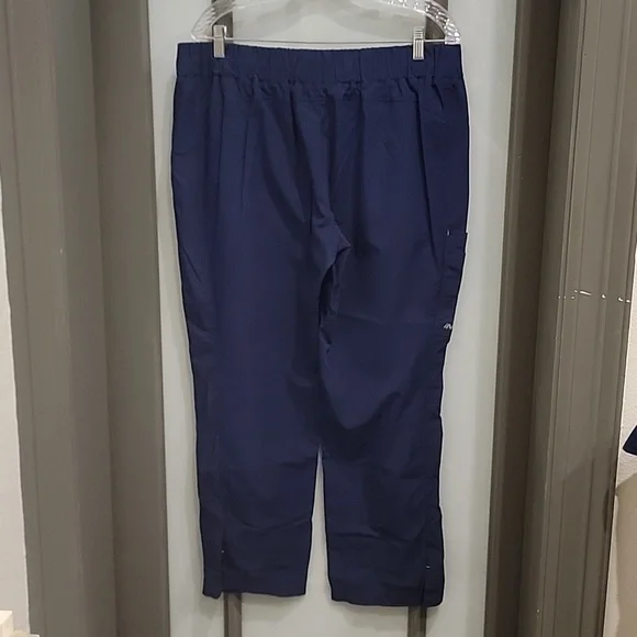 Motion Scrubs Set - Picture 6 of 7